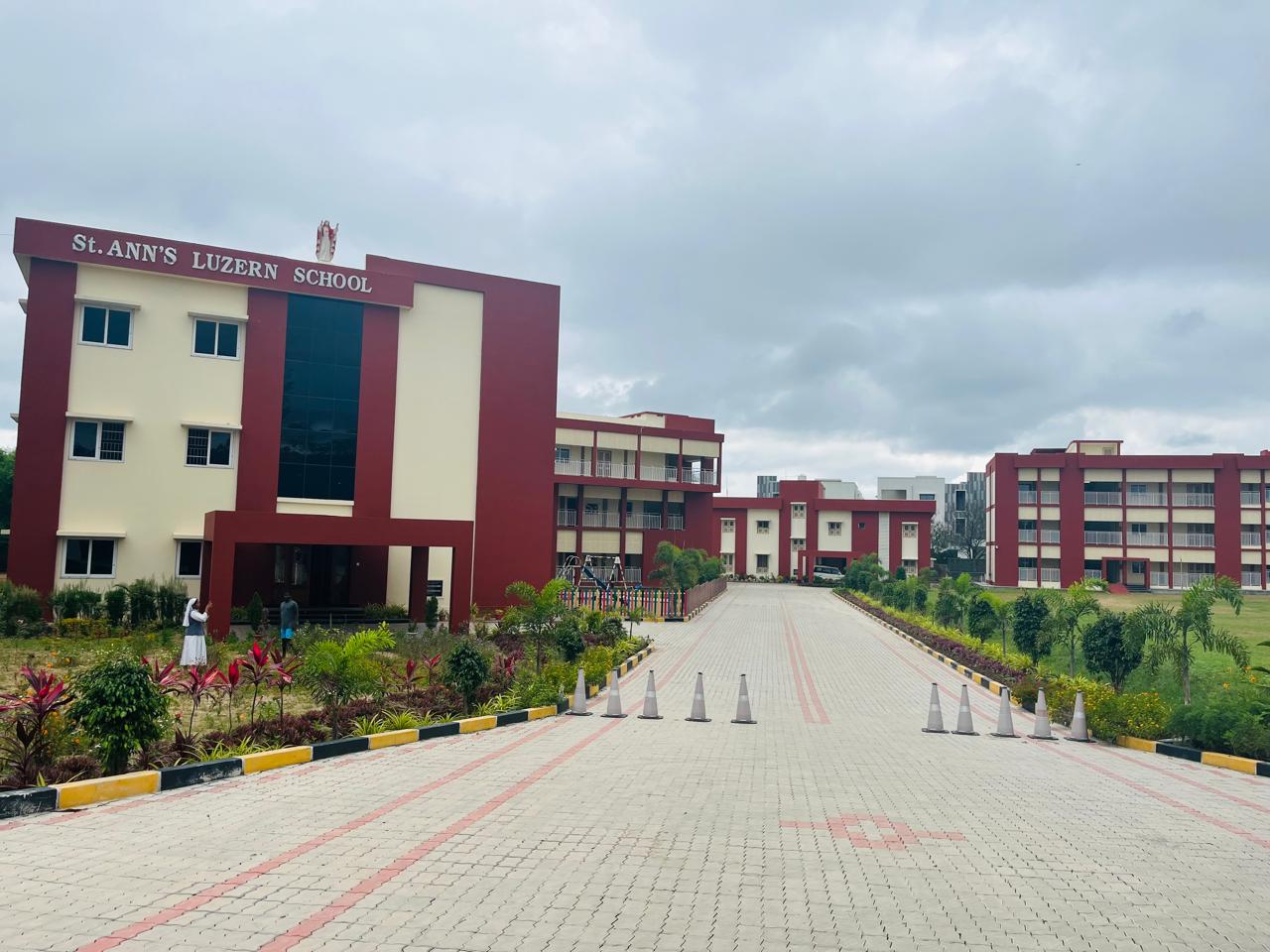 St. Ann's Luzern School Slide 1